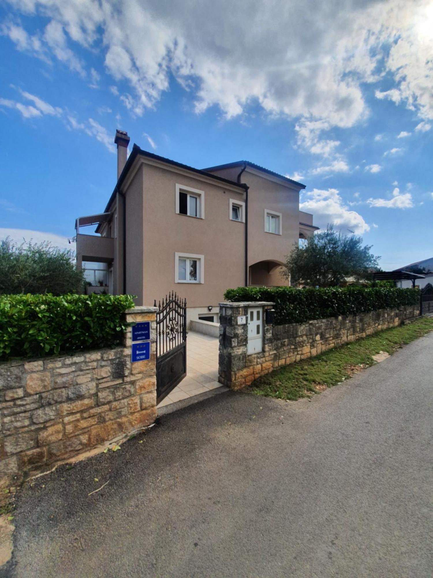 Apartment And Room Marlen Rovinjsko Selo Exterior photo