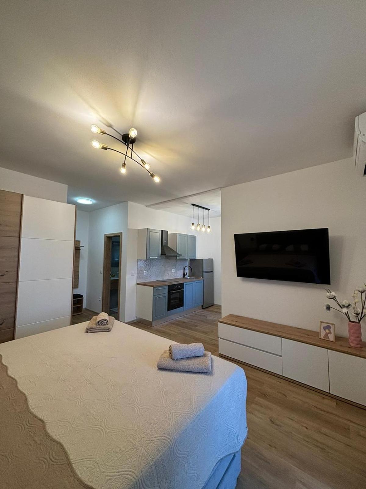 Apartment And Room Marlen Rovinjsko Selo Exterior photo