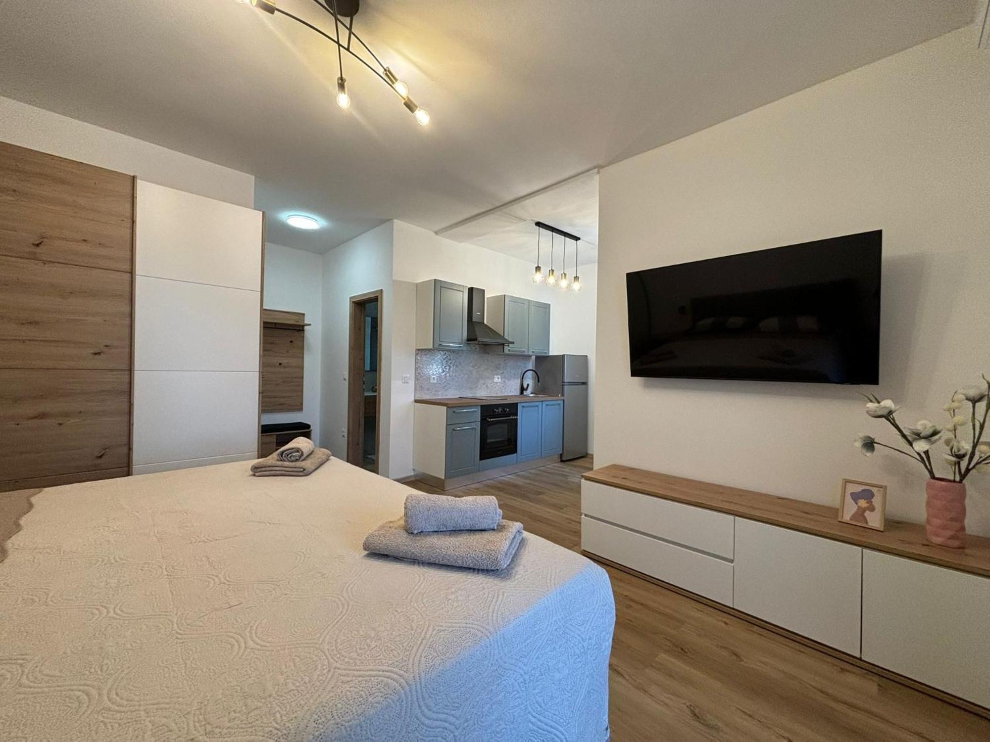 Apartment And Room Marlen Rovinjsko Selo Exterior photo